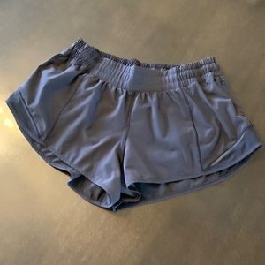 Lululemon Hotty Hot Low-Rise Lined Short 2.5"